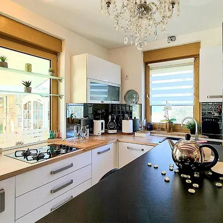 Stunning In With Kitchen Pola